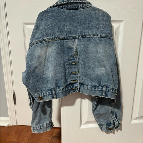 Cropped Denim Jacket 💙 - Picture 6 of 7